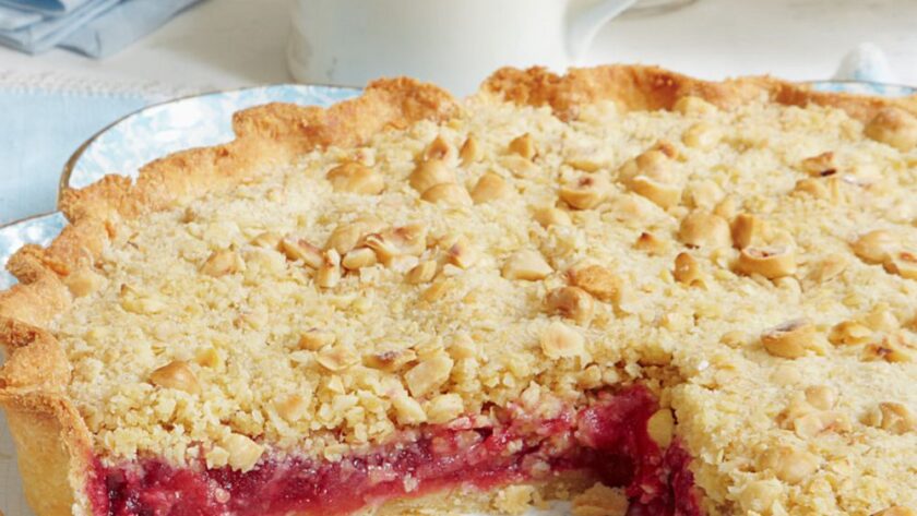 Mary Berry Blackberry and Apple Crumble