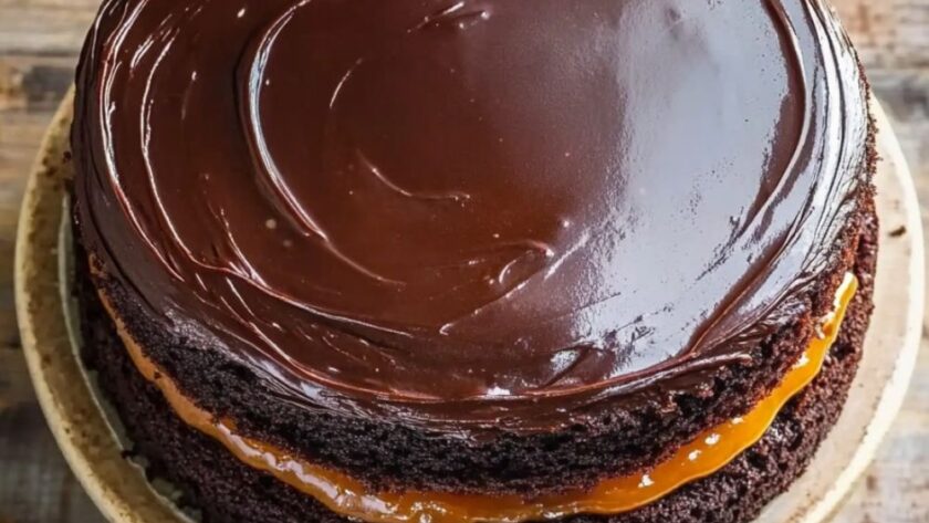 Super Moist Chocolate Fudge Cake