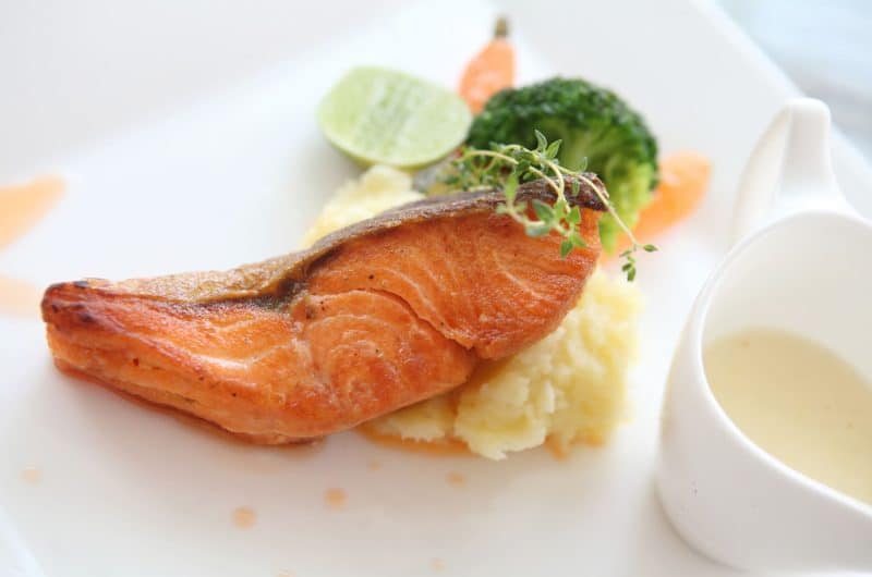 Mary Berry Salmon with Lemon Sauce – Light, Creamy, and Weeknight-Worthy