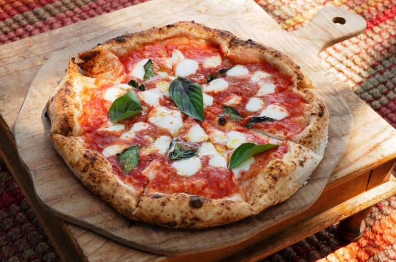 Mary Berry Margherita Pizza Recipe – Crisp Edges, Gooey Cheese, and Pure Italian Simplicity