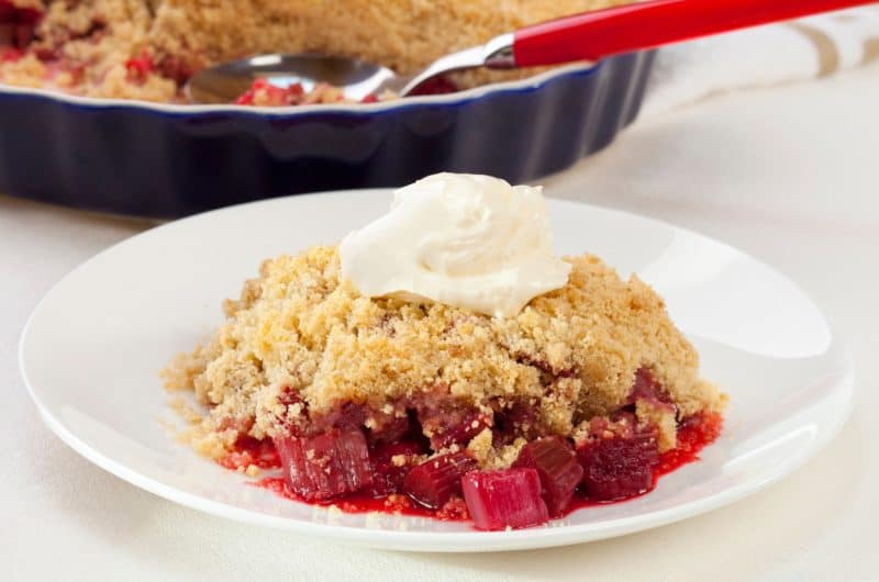 Mary Berry Rhubarb Crumble Recipe – Easy & Classic