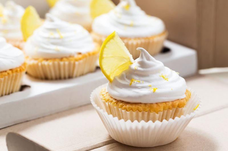 Mary Berry Lemon Drizzle Cupcakes – Bright, Zesty & Irresistibly Crunchy