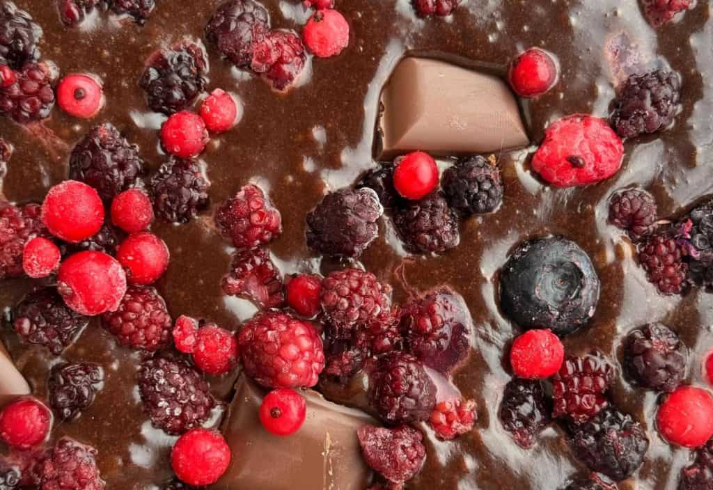 White Chocolate and Raspberry Cake