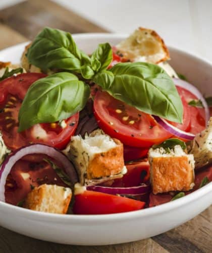 Fresh salad with tomatoes and bread