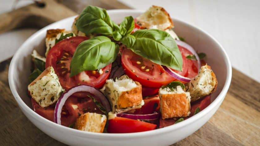 Fresh salad with tomatoes and bread