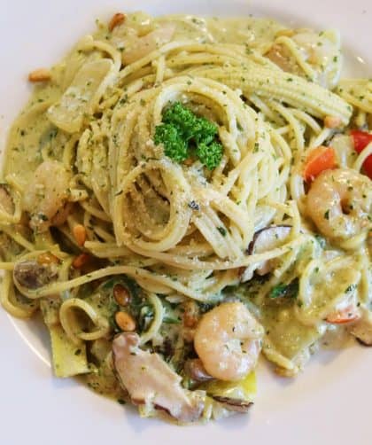 Pasta with prawns and vegetables.
