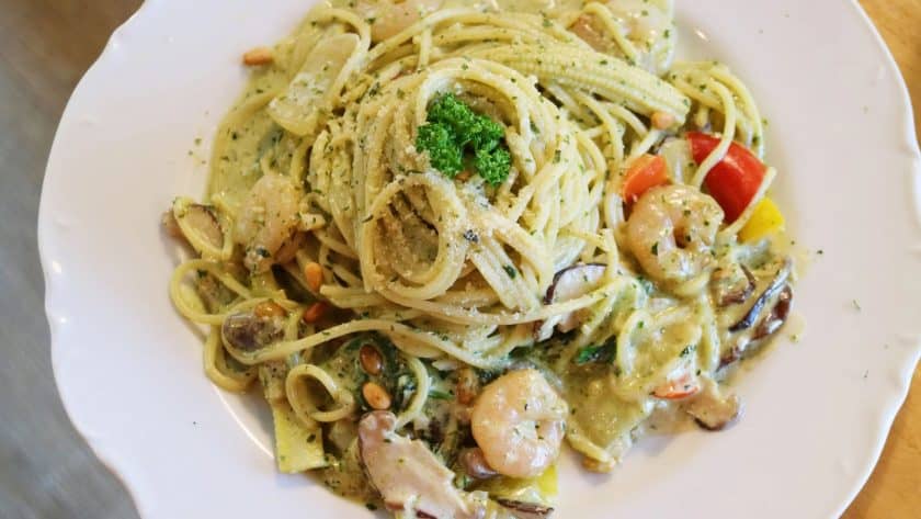 Pasta with prawns and vegetables.