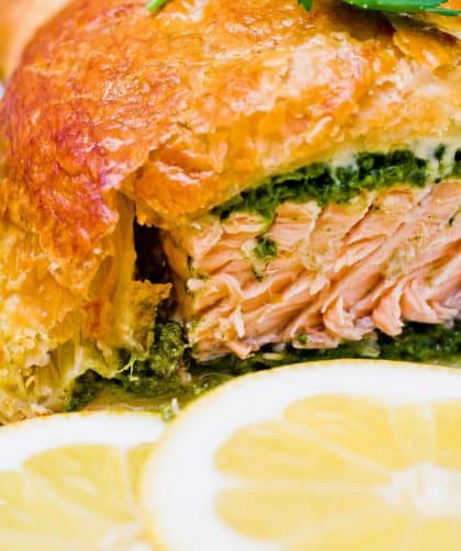 Salmon pastry with lemon slices