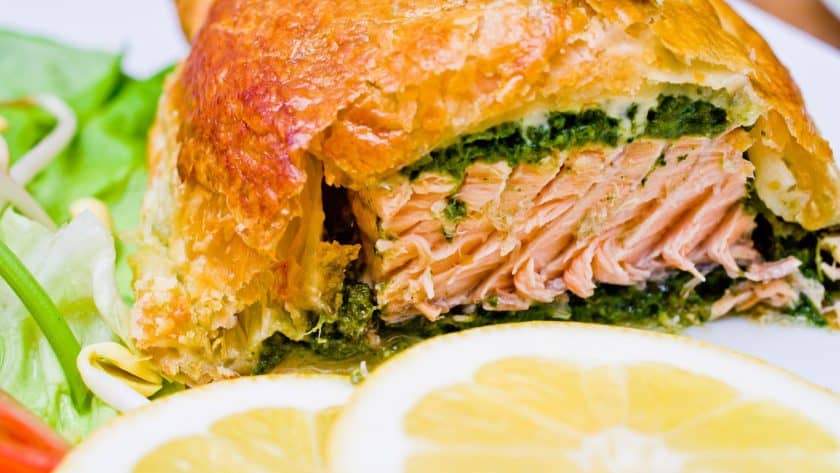 Salmon pastry with lemon slices