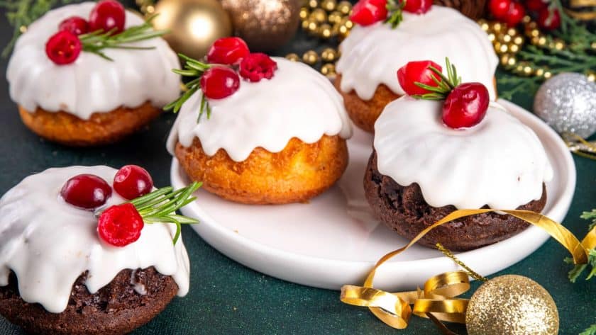 Mini Christmas cakes with decorations