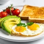 eating an ideal high-protein breakfast