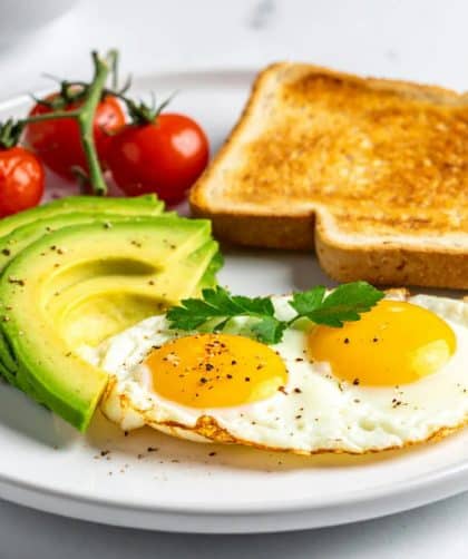 eating an ideal high-protein breakfast