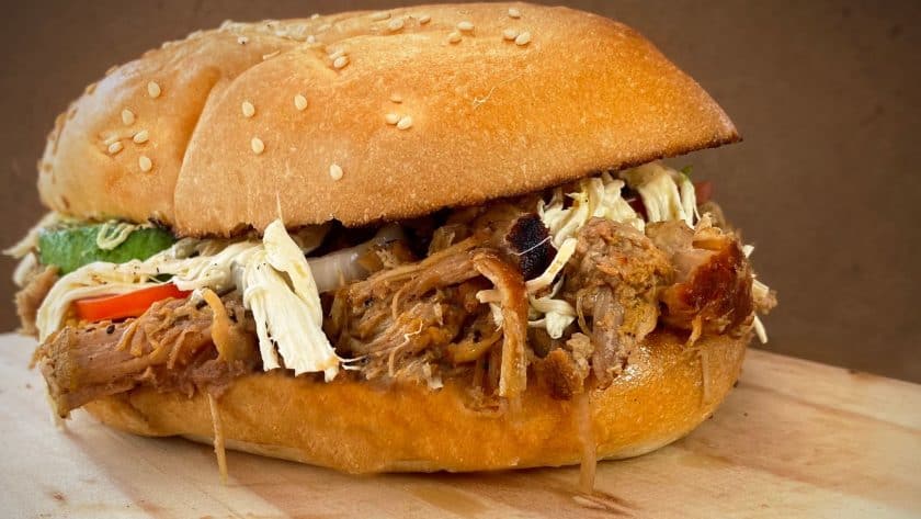 Pulled pork sandwich with toppings