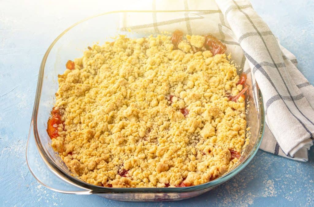 Baked dessert with crumbly topping