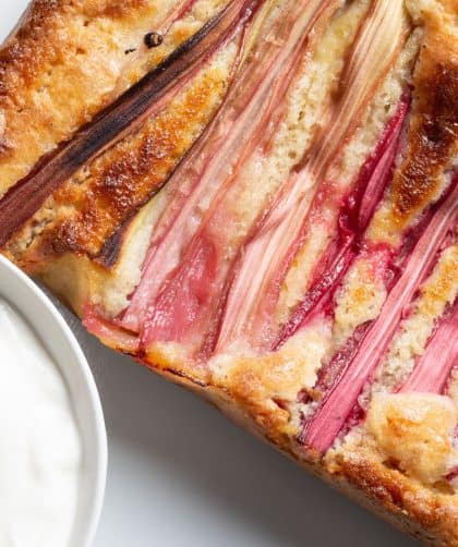 Rhubarb dessert with creamy topping