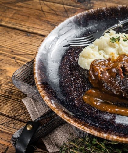 Tender meat with mashed potatoes and sauce